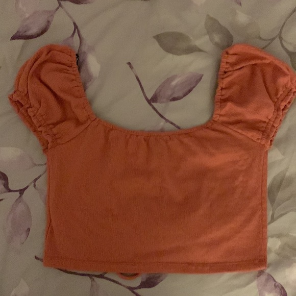 Pink crop top with puff sleeves - Picture 3 of 4